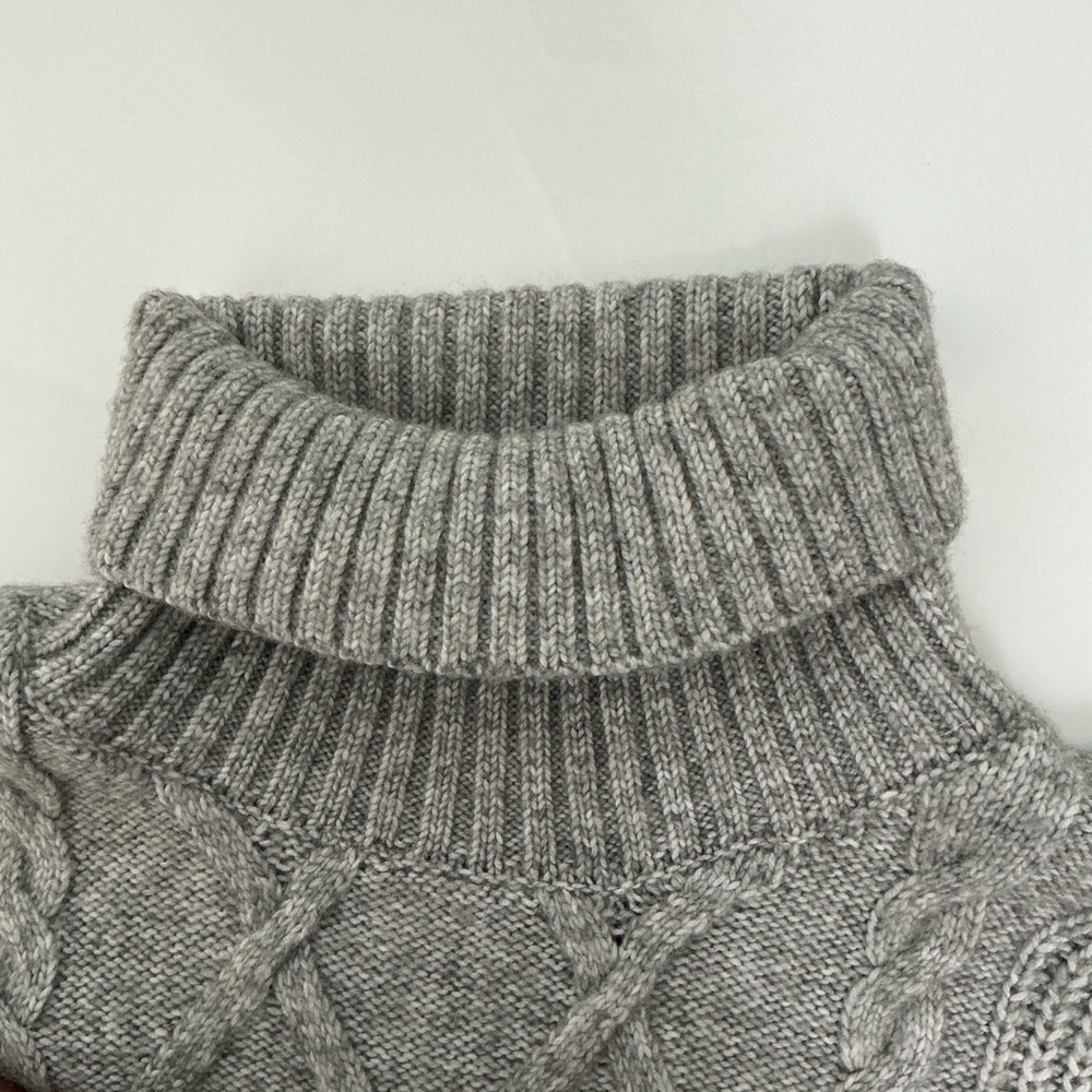 EXPRESS Sweater Cable Knit Turtleneck Gray Size M – Conscious Edit - Picture 5 of 9